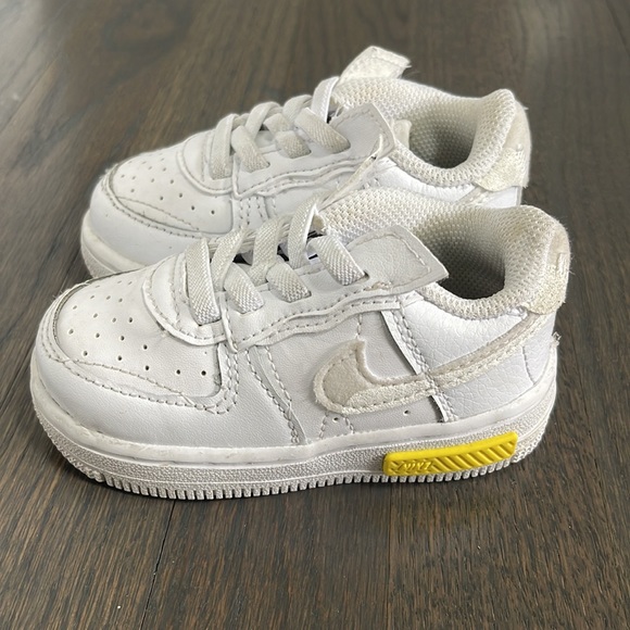 Toddler Nike Low Air Force 1’s - Picture 4 of 4